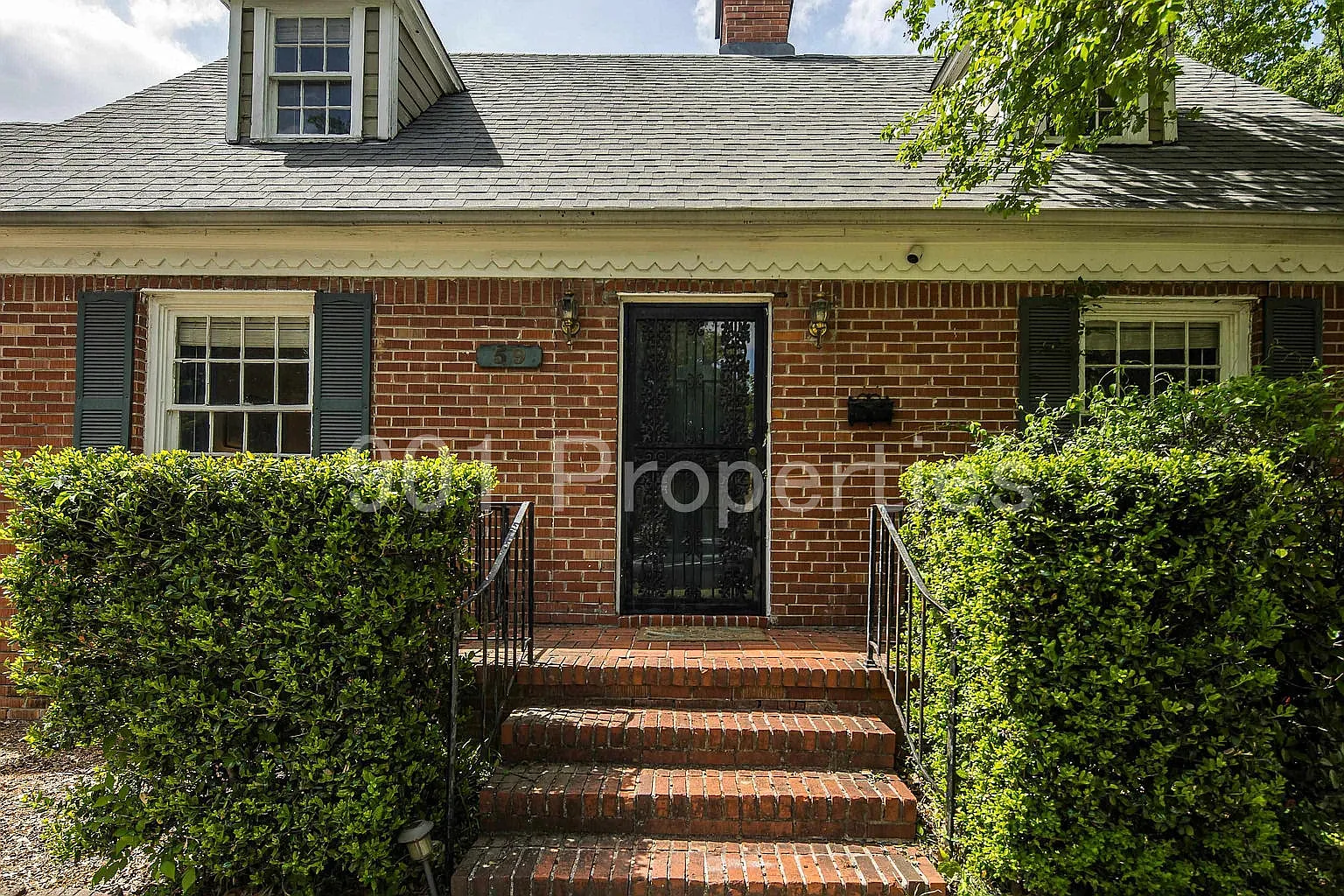 3 bed, 1.5 bath, 1830 sqft, $1,875 — Photo 2