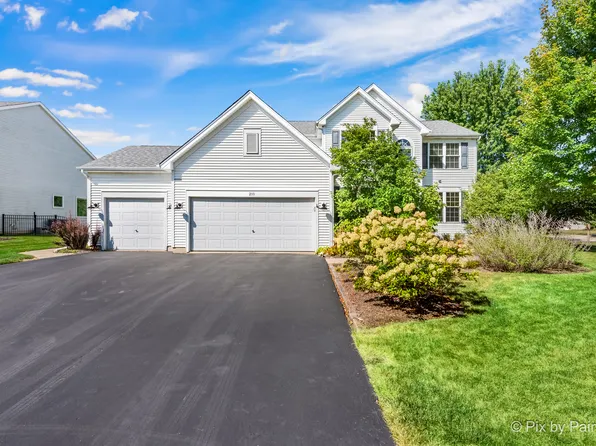 210 Summerdale Ln, Algonquin, IL 60102