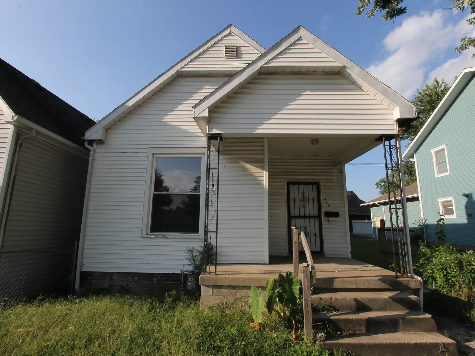 3 bed, $825 — Photo 1