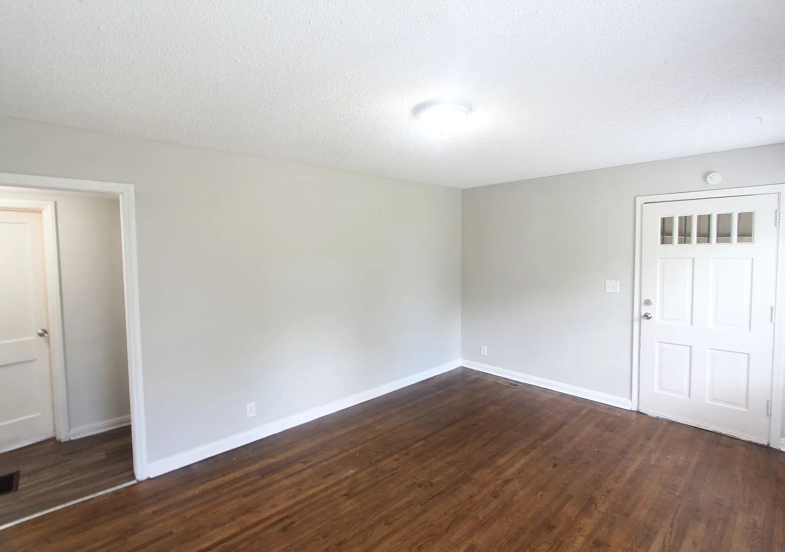 New On The Market! Fresh New Updates!! Better Hurry To See This One!! — Photo 3
