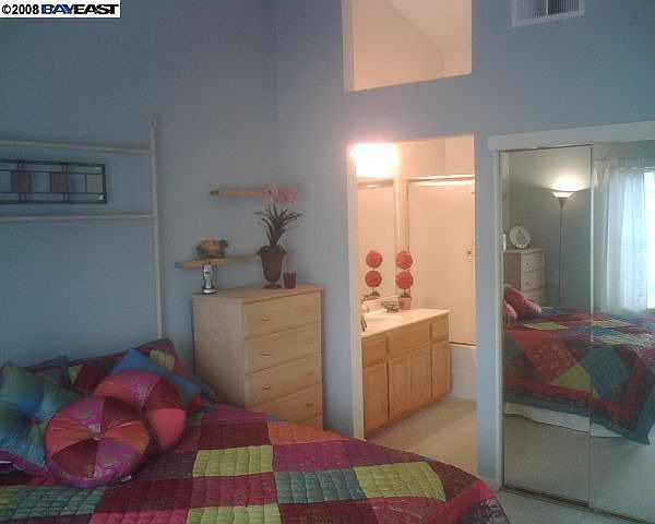 Master Bed - Bath