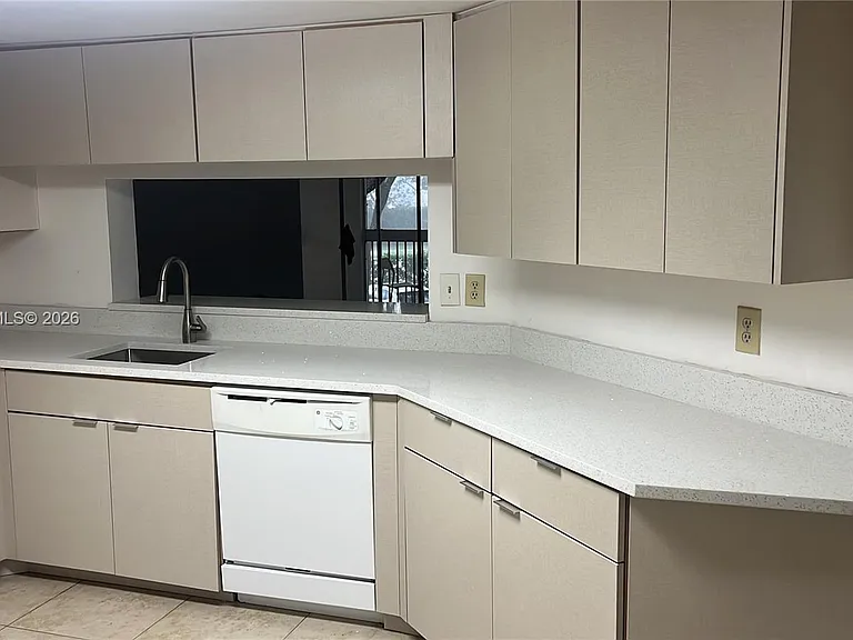 9777 Westview Dr #1121 — Photo 2