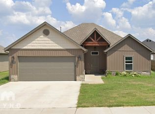 1050 Pebble Pass, Centerton, AR 72719