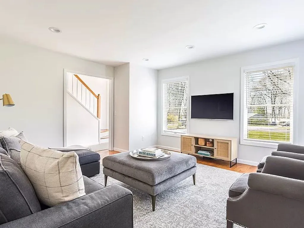 Charming Southampton Rental with Community Beach — Photo 2