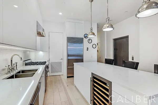 Rented by Bond New York | media 16