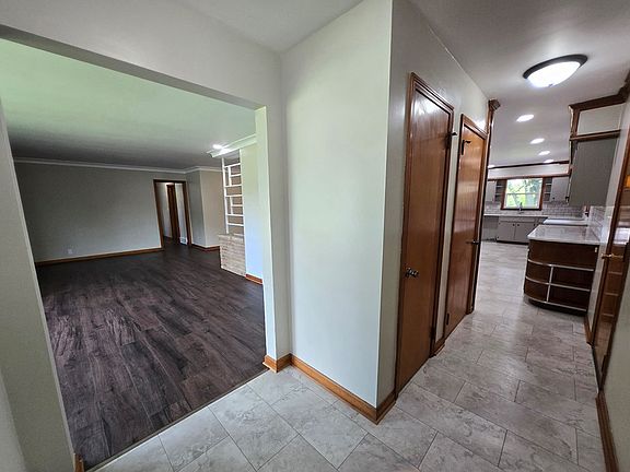 2nd image of 423 Beechwood Dr