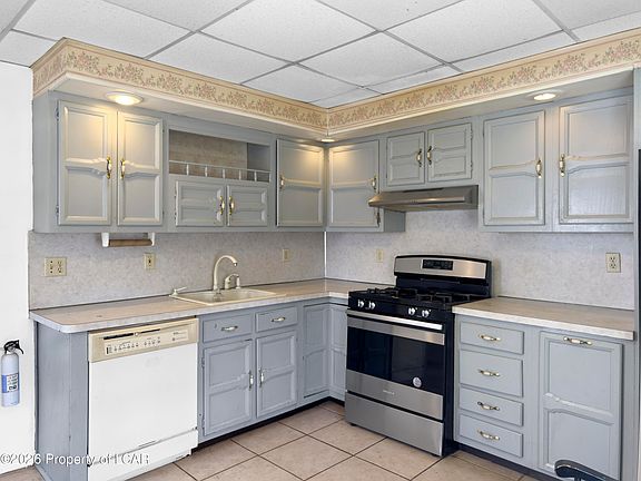 5th image of 520 W 4th St