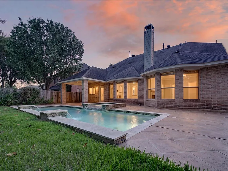 21327 Pennshore Ln — Photo 3