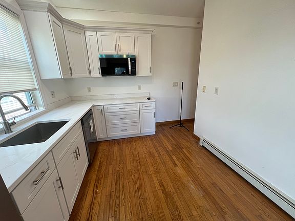 3rd image of 20 Pearl St #1L