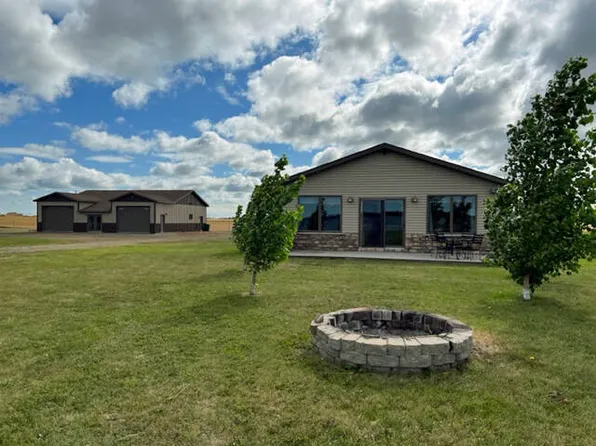 1603 Vollmer Dr, Devils Lake, ND 58301