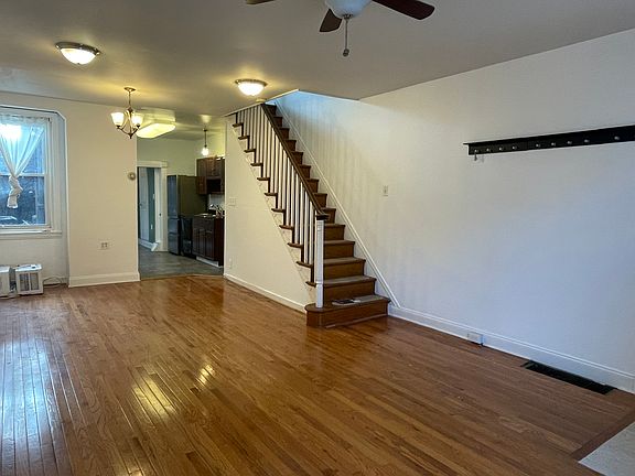 2nd image of 1725 Blair St