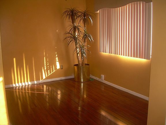 4th image of 727 N Eucalyptus Ave