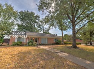 801 Canyon Ridge Dr, Euless, TX 76040