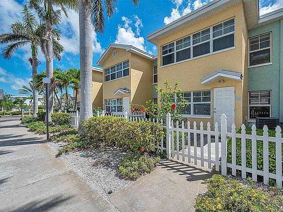 3rd image of 19417 Gulf Blvd #D-108