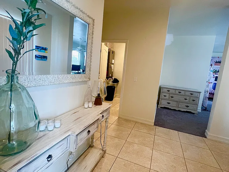 724 SW 47th St #209 — Photo 8