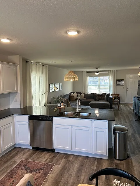3 bed, 2.0 bath, $1,800 — Photo 3