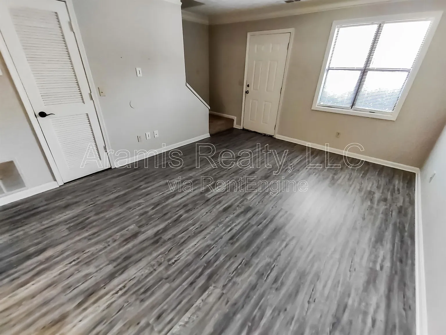 2 bed, 1.5 bath, 1024 sqft, $1,495 — Photo 2