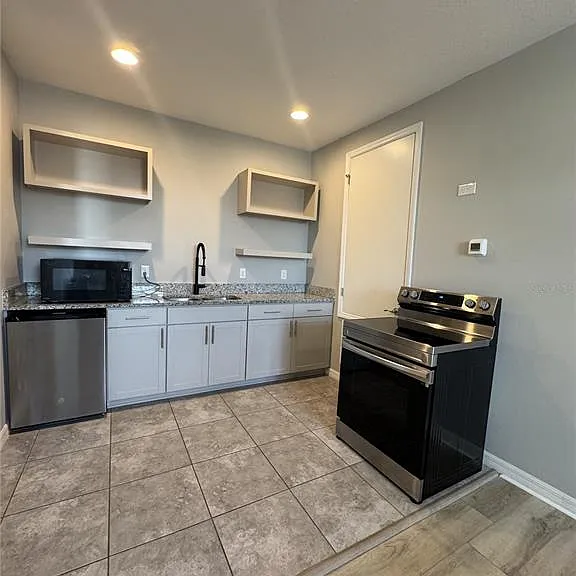16042 Micelli Dr — Photo 5