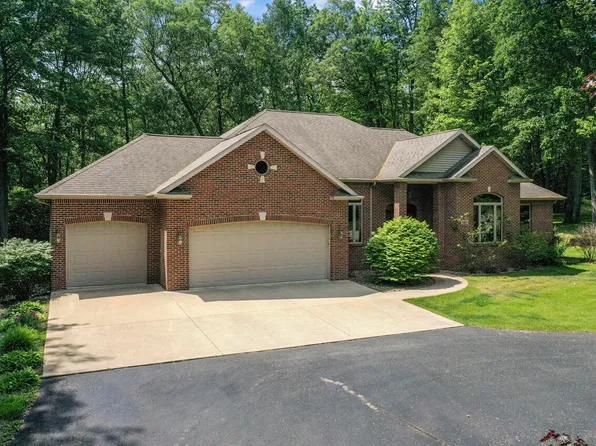 142 Frisco Dr, Houghton Lake, MI 48629
