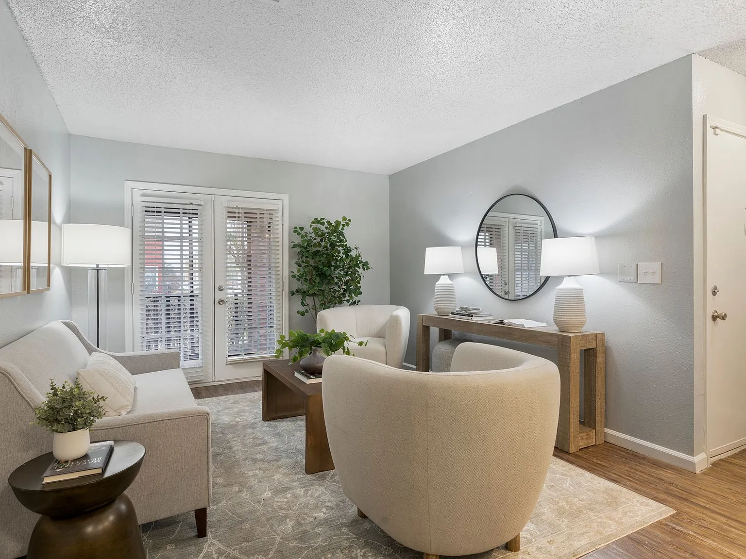 Post Oak Apartments — Photo 3