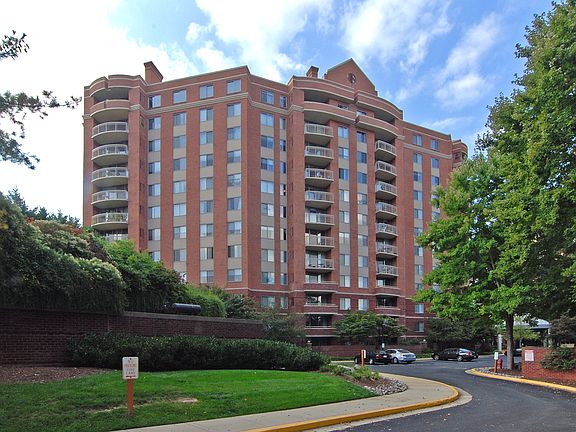 2nd image of 5800 Nicholson Ln #1-1008