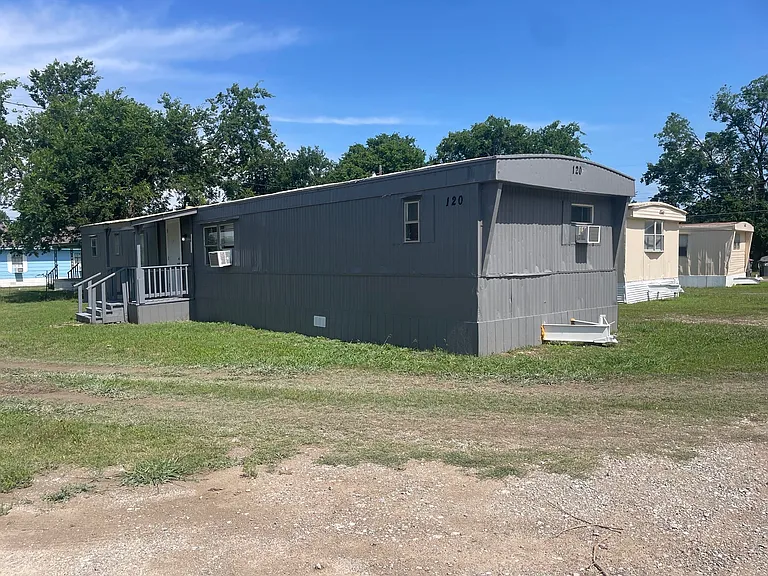120 Cunningham Blvd — Photo 9