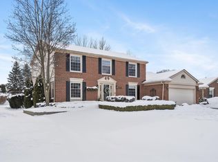 335 Lake Forest Rd, Rochester Hills, MI 48309