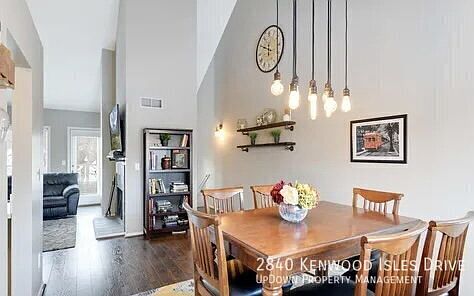 2nd image of 2840 Kenwood Isles Dr