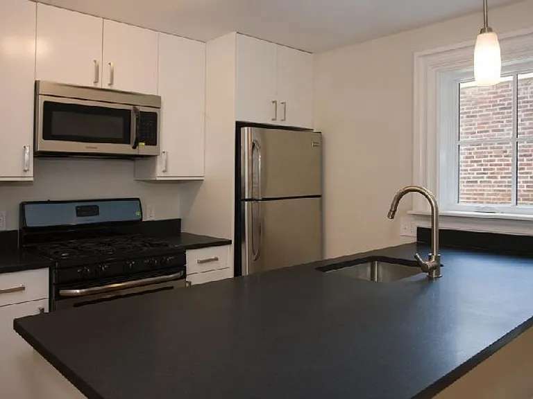 658 Massachusetts Ave #1F — Photo 3