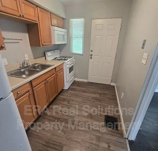 2920 Ruhl Ave — Photo 12