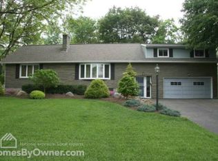 9 Northgate Dr, Albany, NY 12203