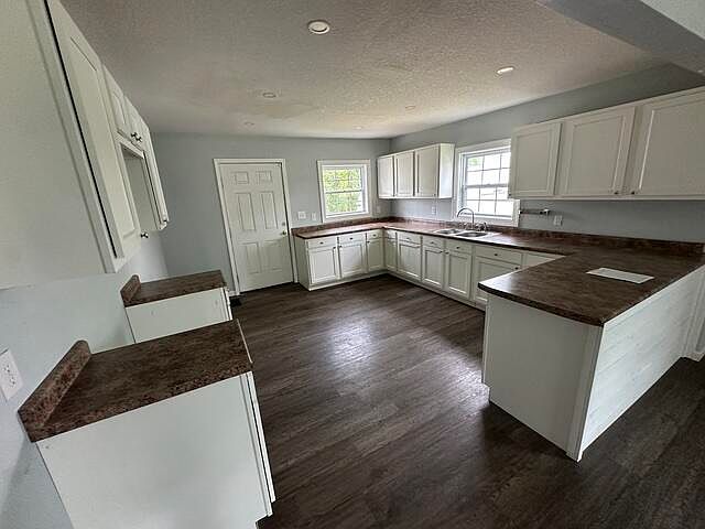 1st image of 4557 Hendron Rd