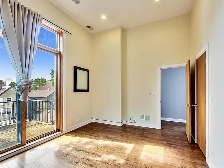 1022 N Wood St #3 — Photo 13