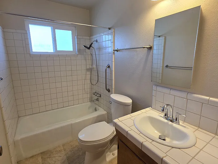 422 N Acacia Ave — Photo 6