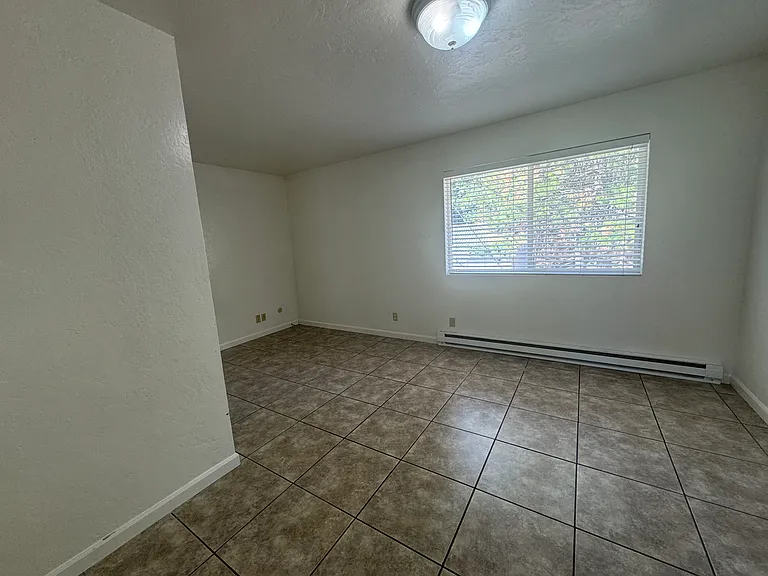 969 S Weed Blvd — Photo 16