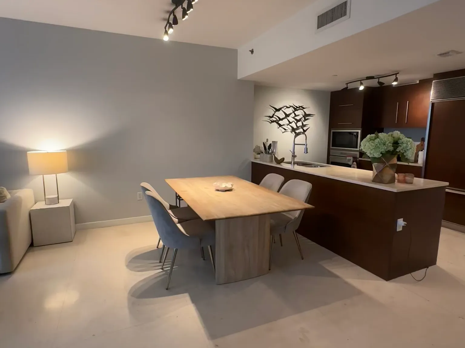 1 bed, 816 sqft, $3,900 — Photo 3