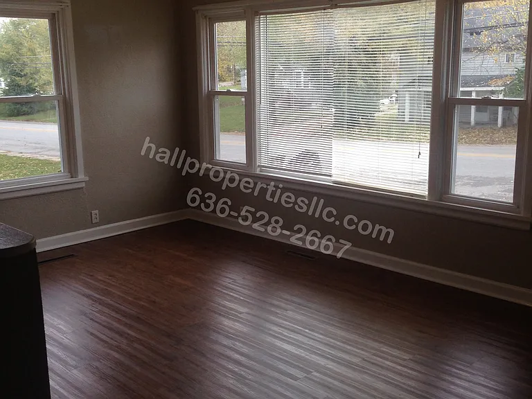 945 Main St — Photo 5