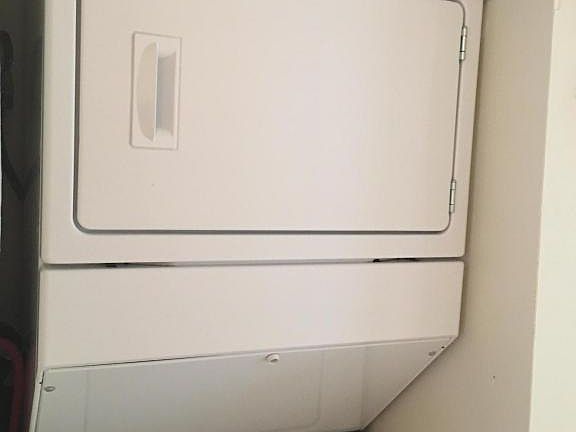 5th image of 207 Foxtail Dr APT E2