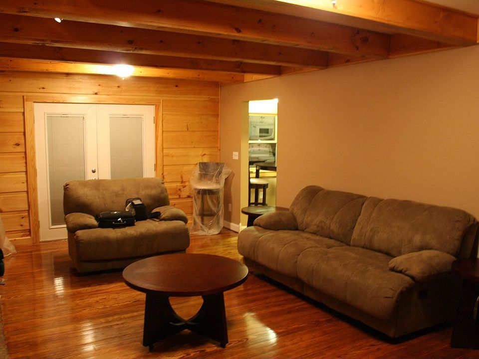 Living Room 23'x13'