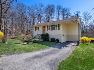 6 Jay Rd, Highland Lakes, NJ