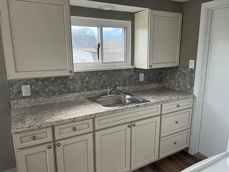 131 S Maple Ave #9 — Photo 5
