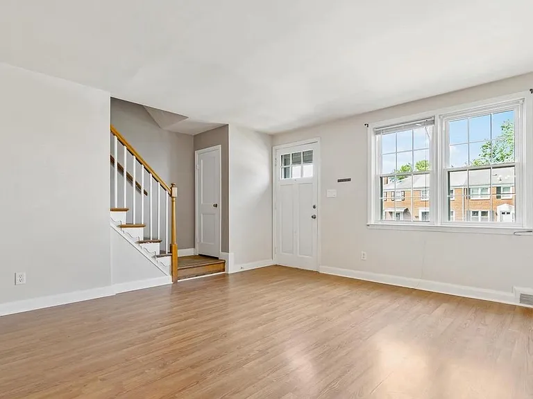 1749 Joan Ave — Photo 4