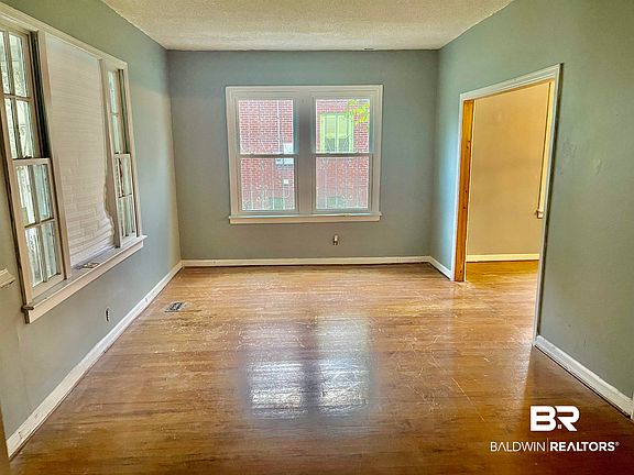 2nd image of 461 Cedar Ave