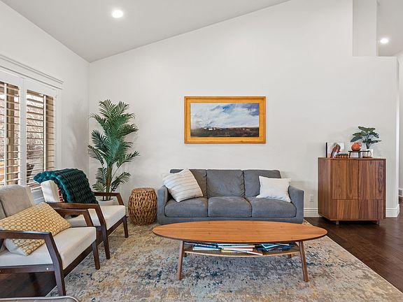 5th image of 1073 W River Ridge Ln