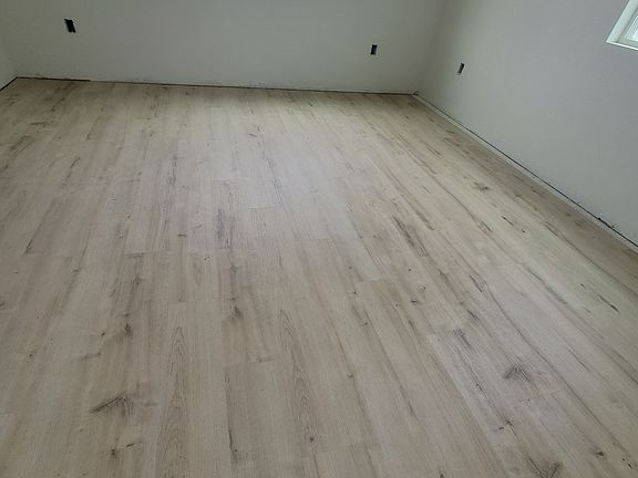 3rd image of 2679 Comstock St