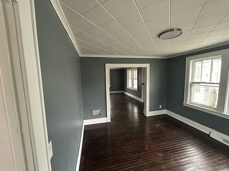 938 W Lafayette Ave — Photo 5