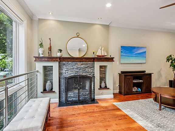 5th image of 1431 N Artesian Ave #1