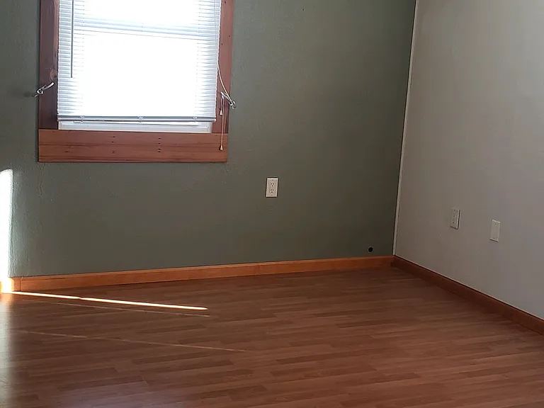 1221 Garden Ln — Photo 6
