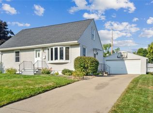 350 Hilltop Rd, Marion, IA 52302