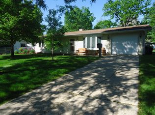 13 Crescent Ct, Montgomery, IL